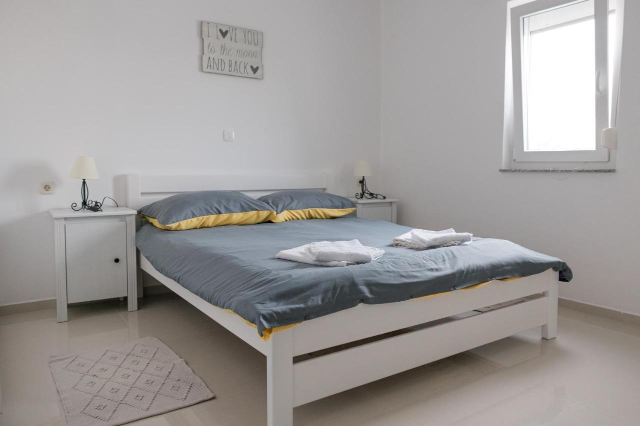 Apartments Zanic With Private Swimming Pool And Sea View Stari Grad Kültér fotó